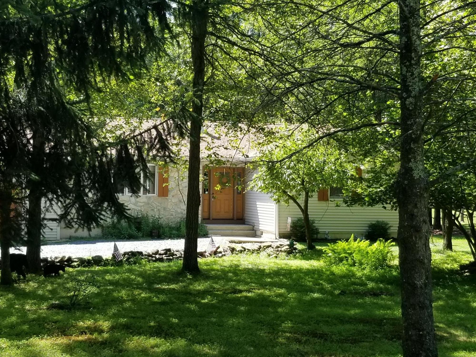 Serenity And Fun All In One In This Cozy Pocono Cabin Jim Thorpe Exterior foto