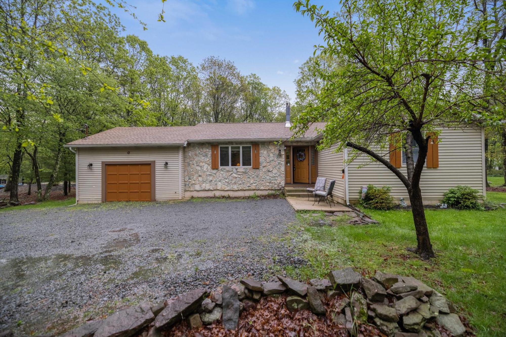 Serenity And Fun All In One In This Cozy Pocono Cabin Jim Thorpe Exterior foto